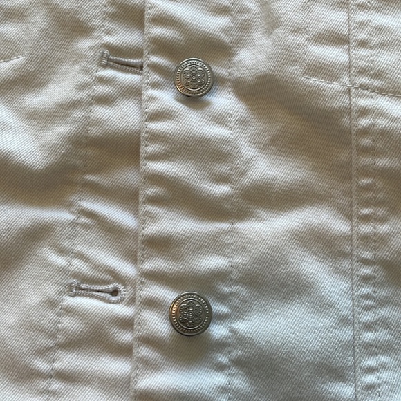 Denim & Co White Denim jacket with 3/4 sleeves silver buttons 4 pockets: size XS - Picture 5 of 13